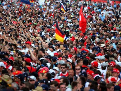 Aficionados celebrando la victoria de Rosberg en el GP de Alemania