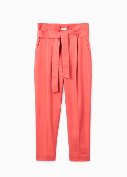 Pantalón recto de tiro alto, de Mango (39,99 euros).