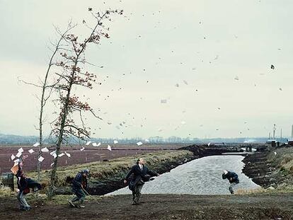 'A Sudden Gust of Wind (after Hokusai)' (1993), de Jeff Wall.