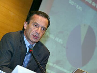 El presidente de Vivendi Environnement, Henri Proglio durante la rueda de prensa.