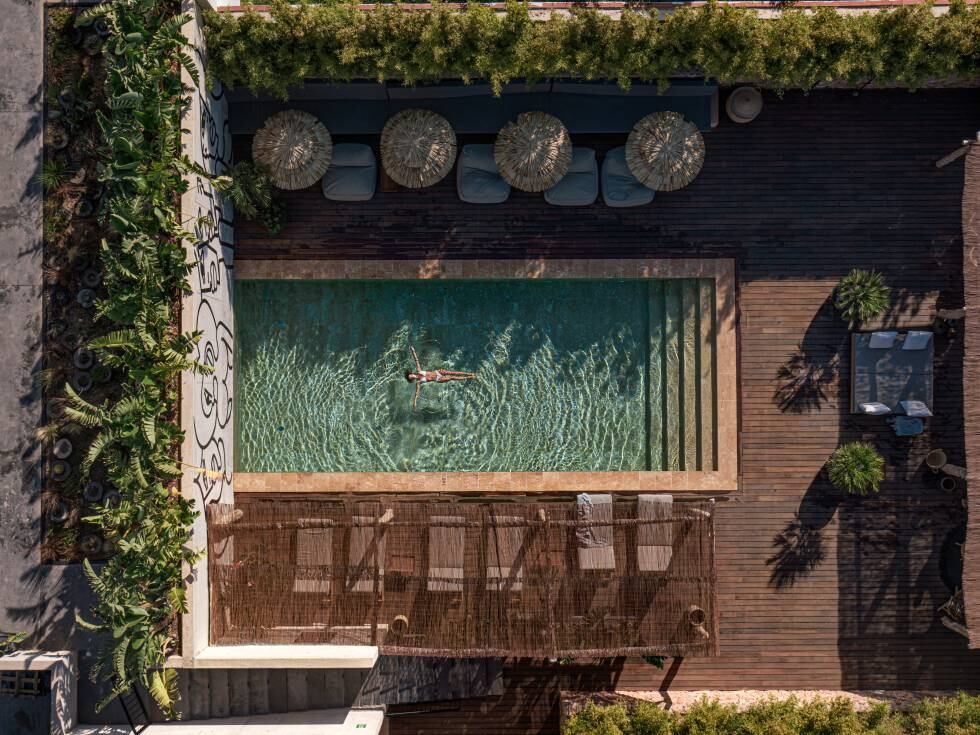 La piscina de la villa privada con cuatro dormitorios del Oku Hotel Ibiza.