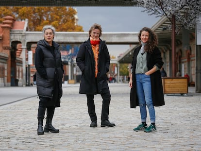 Elisa Sanz, Mónica Runde e Inés Narváez, coreógrafas de la obra ‘Vivo Vivaldi’, que se representa en la Sala Max Aub de Matadero, en Madrid.