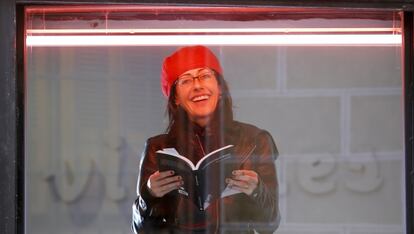 La micropoetisa Ajo, organizadora de Yuxtaposiciones.