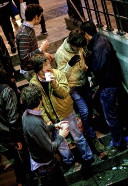 Ambiente en la boca del Metro de Tribunal (Madrid).