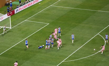 Lionel Messi marca de falta el segundo gol del Inter Miami ante el Oporto.