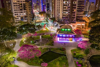 La plaza de Japón, en Curitiba, que alberga el memorial de la inmigración japonesa.