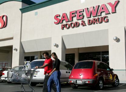 Clientes de la cadena comercial Safeway, en Mountain View (California).