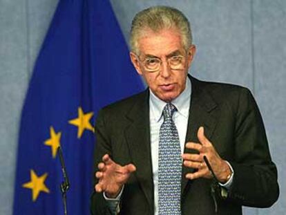 Mario Monti presenta la decisión de la UE sobre Microsoft.