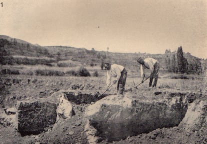 Destrucción de los edificios de Flaviaugusta en 1928 por el trazado del ferrocarril.