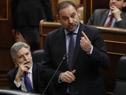 El ministro de Transportes, José Luis Ábalos, durante una intervención en el Congreso.