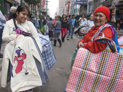 La metadata de la foto es Trabajadoras informales en Lima.