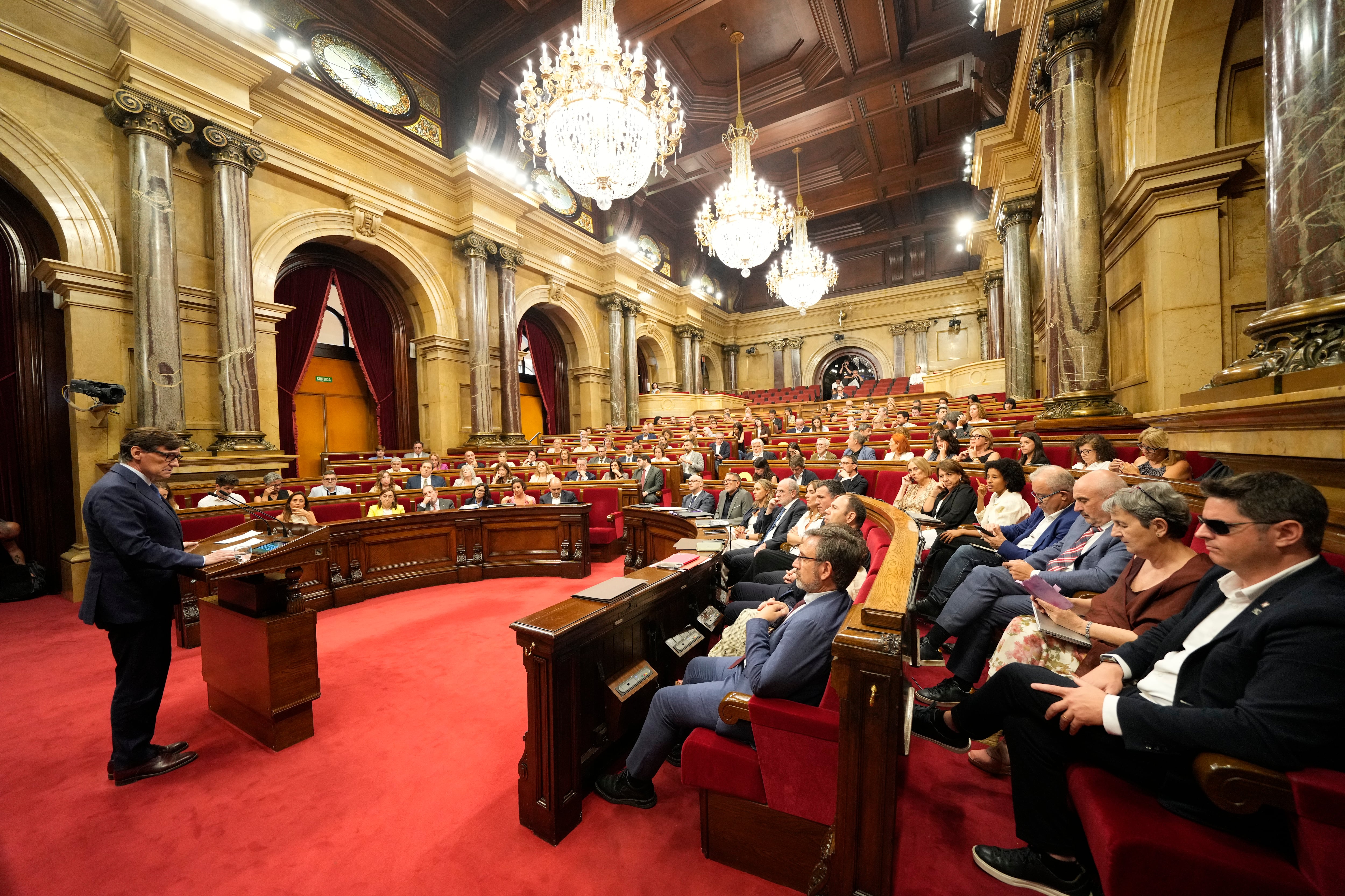 La oposición aprieta al Ejecutivo con un otoño lleno de comparecencias en el Parlament