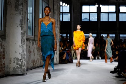 A model presents a creation by the creative studio of fashion house Dries Van Noten during their Spring/Summer 2025 Women's ready-to-wear collection show at Paris Fashion Week in Paris, France, September 25, 2024. REUTERS/Sarah Meyssonnier