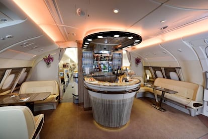 El Onboard Lounge, el exclusivo bar a bordo del A380 de Emirates.