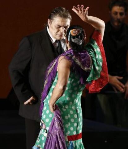 Los bailaores Manuela Carrasco y Antonio Canales durante su actuación.