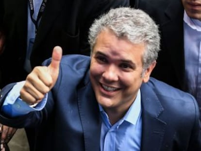 La primera vuelta de las elecciones confirma el triunfo de dos opciones en las antípodas que quieren romper con el proyecto de Santos