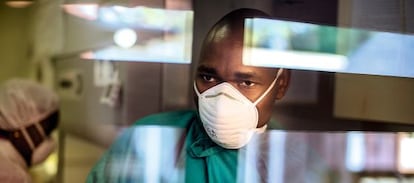 Además de la malaria, que es endémica en 100 países en todo el mundo, la tuberculosis campa a sus anchas por Mozambique; en Manhiça se estudia incluso su incidencia en menores de tres años.