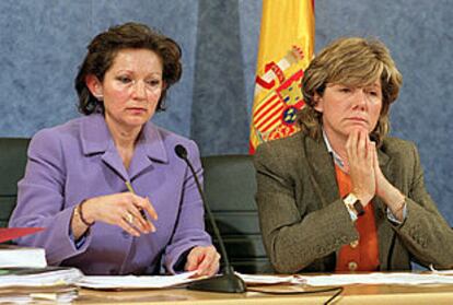 La secretaria general de Educación, Isabel Couso, (izquierda) y la ministra de Educación, Pilar del Castillo.