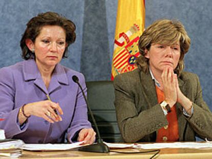 La secretaria general de Educación, Isabel Couso, (izquierda) y la ministra de Educación, Pilar del Castillo.