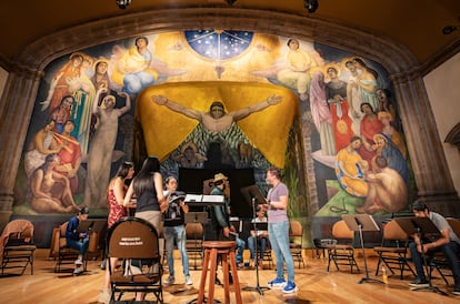 El mural 'La creación' del muralista Diego Rivera en el Anfiteatro Simón Bolívar, dentro del Colegio de San Ildefonso. El artista se inspiró en Luz Jiménez para tres de las figuras femeninas.
