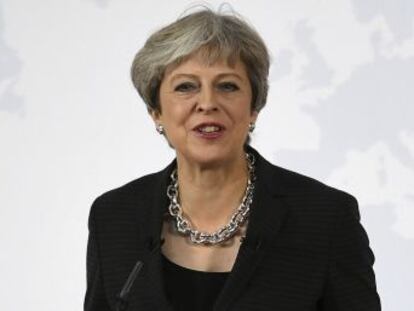 La primera ministra británica intenta desbloquear la negociación con Bruselas con un discurso en Florencia