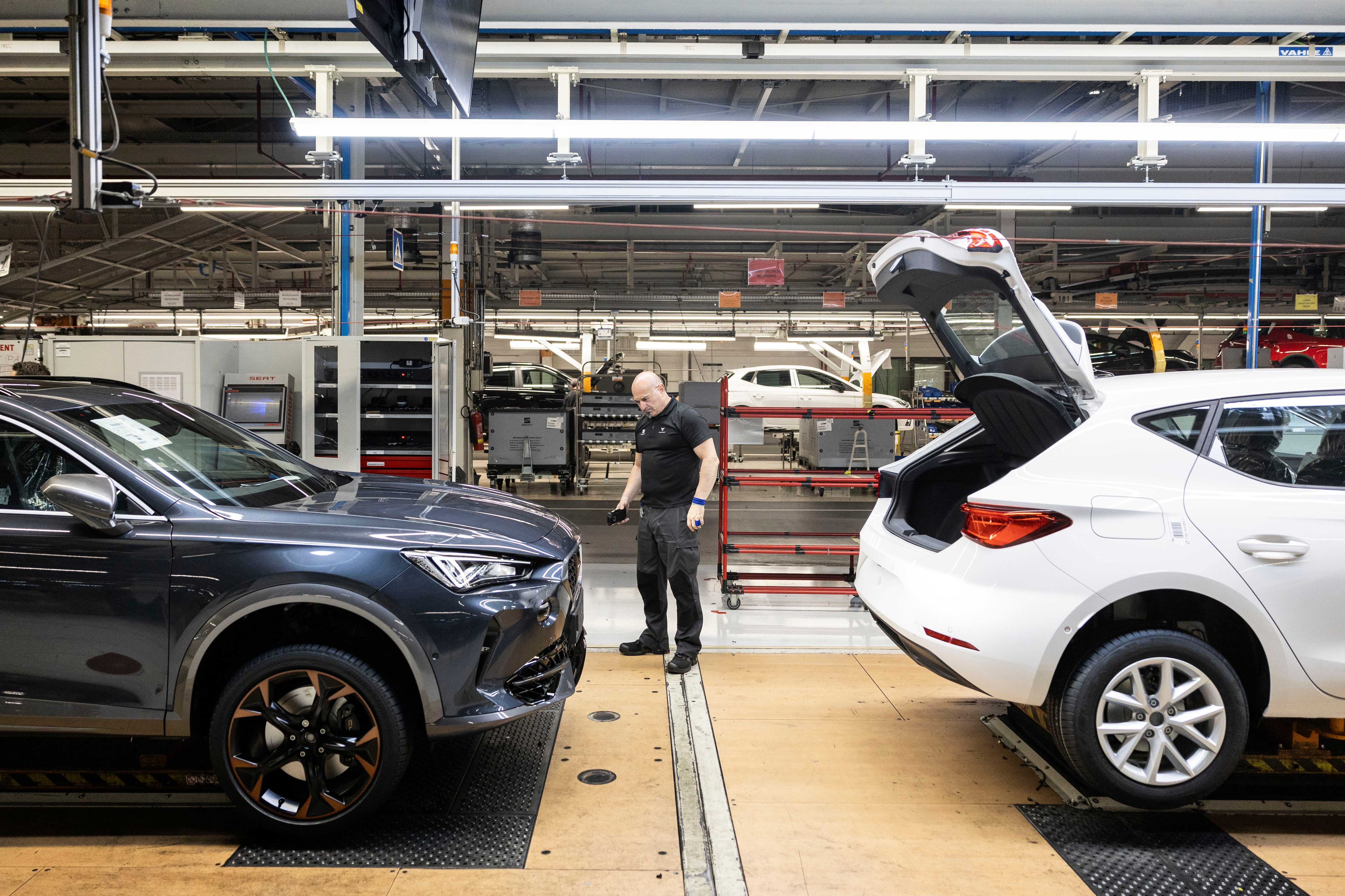 Las fábricas de coches españolas recuperan terreno en marzo, pero cerrarán 2026 con una nueva caída de la producción