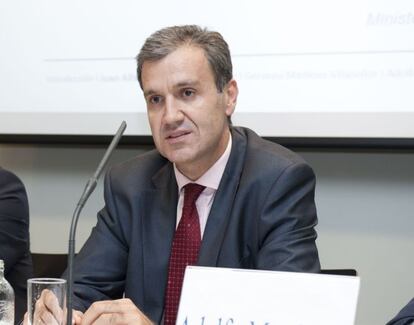 Juan Alfaro, nuevo presidente de Renfe, en un acto del Instituto de Empresa, desempeñando su anterior cargo de director general de SEITT.