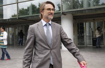 Pablo Broseta, investigado en el caso Palau de les Arts, tras declarar en el juzgado.