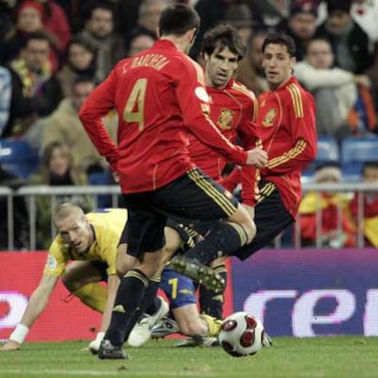 Marchena, Albelda y Capdevila, en un partido de clasificación de España para la Eurocopa.
