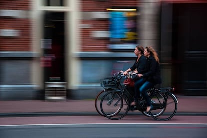 El estudio ha analizado los efectos del ejercicio moderado, como pasear en bici