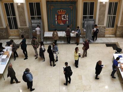 Colegio electoral en la sede del Ministerio de Educación en Madrid en las elecciones del 28-A.