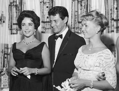 Elizabeth Taylor, Eddie Fisher y Debbie Reynolds, uno de los triángulos amorosos más famosos de Hollywood.