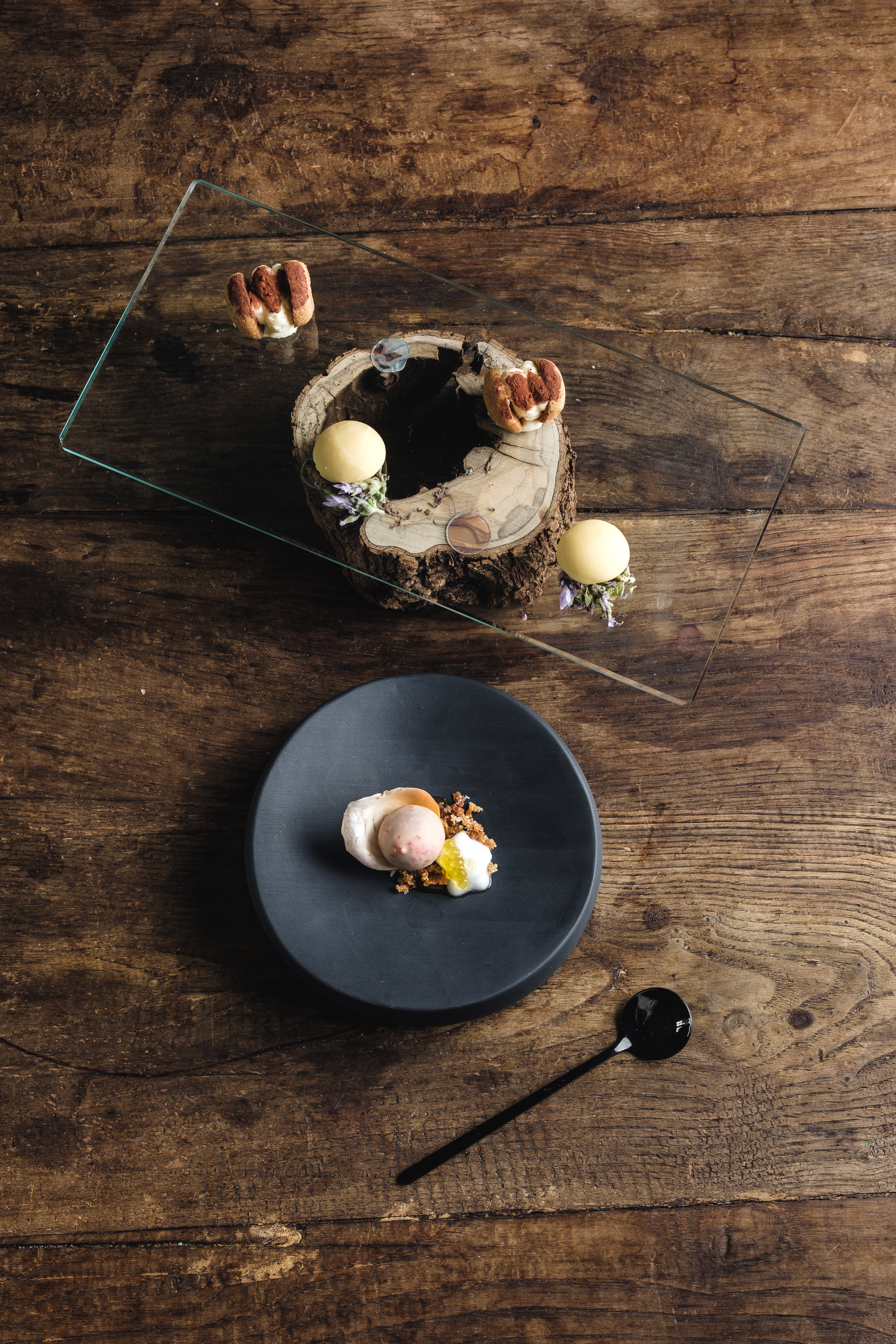 Una de las elaboraciones de Xixo Castaño, chef del restaurante Malena, en Gimenells (Lleida). Imagen perteneciente a 'Nueva cocina de pueblo' (Editorial Planeta Gastro).
