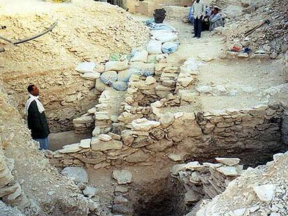 Zona de las cabañas de trabajadores de la tumba de Amenmeses, en el Valle de los Reyes, donde ha sido hallado el nuevo enterramiento.