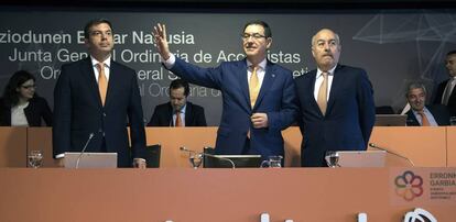 Cúpula de Euskaltel en una junta de accionistas.