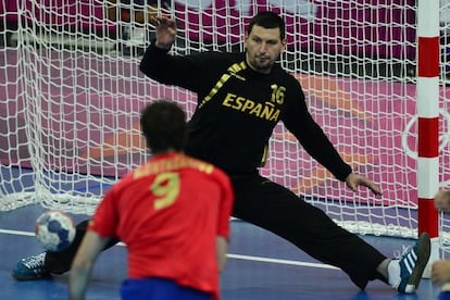 Spanish goalkeeper Arpad Sterbik plays against France at this summer&#039;s London Olympics.
 