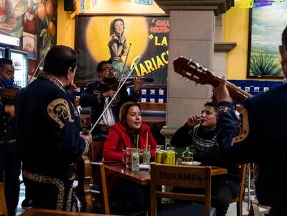 Un grupo de mariachis en un Plaza Garibaldi (Ciudad de México) el pasado 14 de febrero.