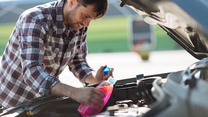 Artículo de EL PAÍS Escaparate que describe los beneficios de usar el mejor anticongelante de coche a la venta en Amazon