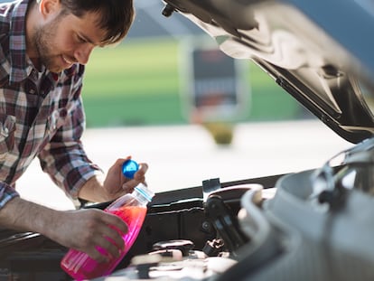 Artículo de EL PAÍS Escaparate que describe los beneficios de usar el mejor anticongelante de coche a la venta en Amazon