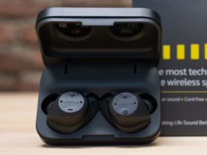 Unos auriculares, alternativa a los Airpods de Apple, pensados para deportistas