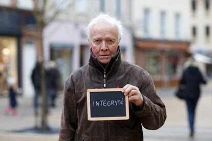 Jean-Louis Lachevre, 66, holds a blackboard with the word "integrite" (integrity), the most important election issue for him, as he poses for Reuters in Chartres, France February 1, 2017. He said: "Our politicians are more or less the same. There aren't many with clean hands." REUTERS/Stephane Mahe SEARCH "ELECTION CHARTRES" FOR THIS STORY. SEARCH "THE WIDER IMAGE" FOR ALL STORIES