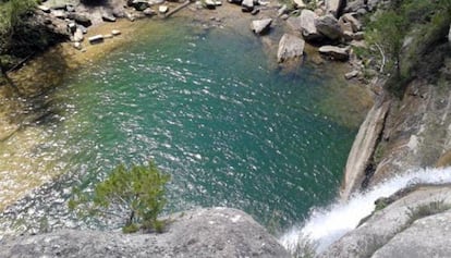 Als afores del poble de Borredà (Berguedà) hi trobem aquest magnífic salt d'aigua natural. L'aigua que el rega prové de la riera de Margançol, un petit afluent del riu Llobregat. El Gorg del Salt és una cascada d'aigua d'una vintena de metres d'alçada que, a la seva caiguda, dibuixa una bassa prou gran com per poder banyar-s'hi. És un indret força visitat i freqüentat pels turistes durant tot l’any, però sobretot a l’estiu perquè esdevé un lloc ideal per refrescar-se. L’Ajuntament de Borredà ha senyalitzat el camí de baixada, i arreglat alguns dels passos per damunt de les roques.