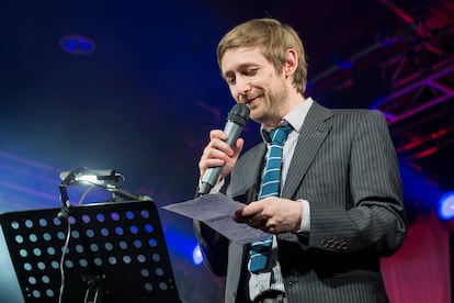 Neil Hannon de The Divine Comedy recogiendo un Oh Yeah Legends Award en Belfast en 2015.