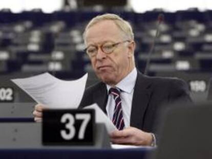 Los europarlamentarios establecieron hoy sus líneas rojas para la directiva sobre la resolución y rescate de bancos, uno de los pilares de la futura unión bancaria, a través del informe del conservador sueco Gunnar Hokmark. EFE/Archivo
