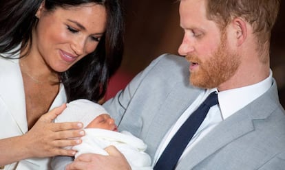 Enrique y Meghan presentan a su hijo Archie en el castillo de Windsor el 8 de mayo de 2018.