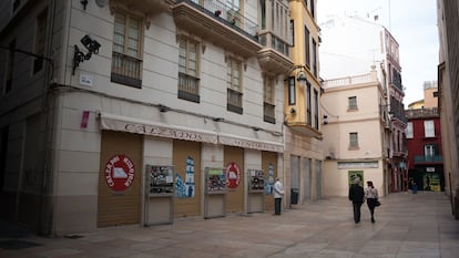 Una tienda cerrada en Málaga, durante un confinamiento parcial por la pandemia, en 2021.