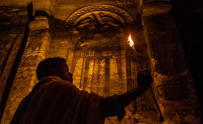 Interior de una de las antiguas iglesias de Tigray, en Etiopía.