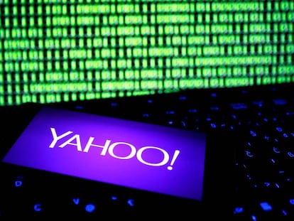 El logo de Yahoo en un m&oacute;vil.