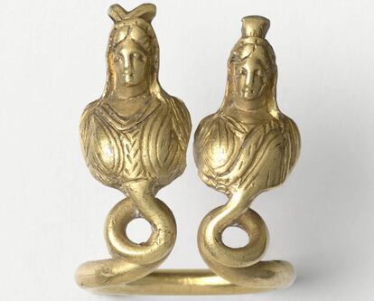 'Anillo: Deméter y Perséfone'. Probablemente Italia, siglo I aC - siglo I dC.Oro. Colección Campana.
