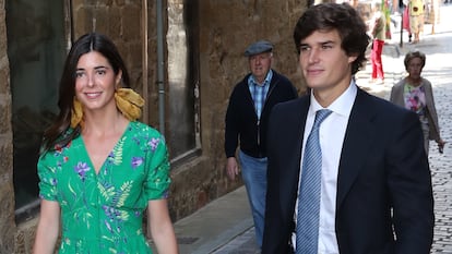 Carlos Fitz James Stuart y Belén Corsini en una boda en Zumaia en junio de 2019.